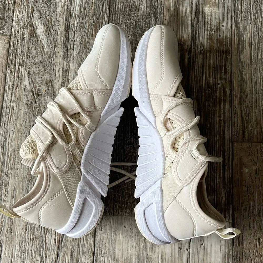 🌟Fabletics 🌟Brookside 🌟Performance
Sneaker, 9 - Picture 8 of 13